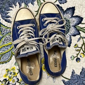 Size 7 women’s converse